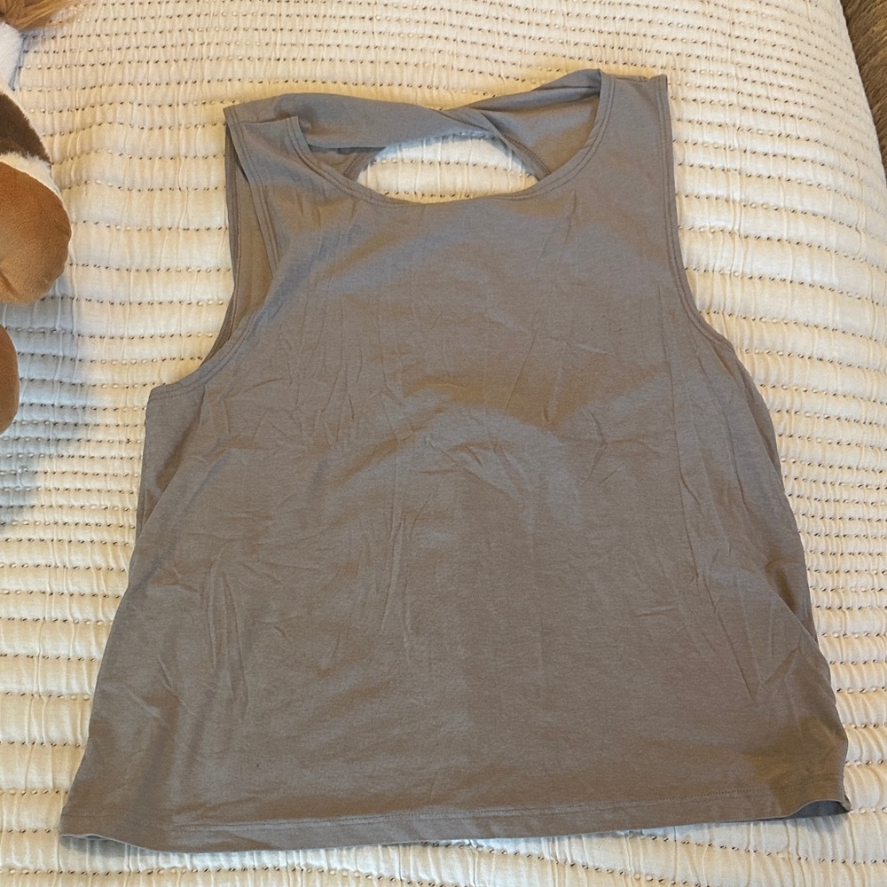 Beyond Yoga feather weight rebalance tank